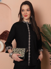 Embriodered cord set